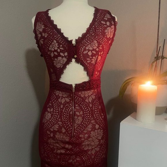 Garnet Red Lace Mini - Picture 2 of 4
